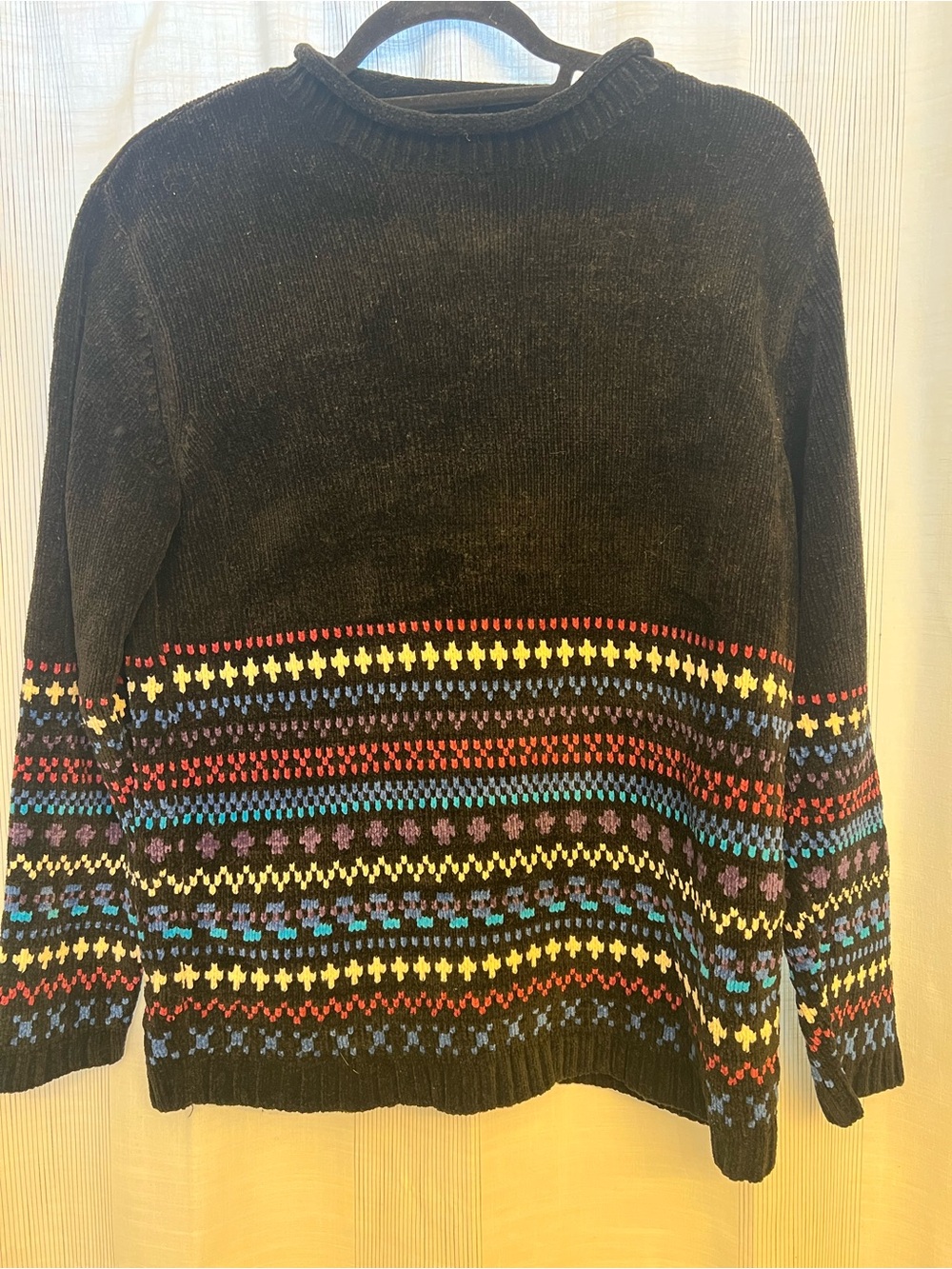 Really charming vintage patterned sweater! Thrifted this, just a bit big on me
